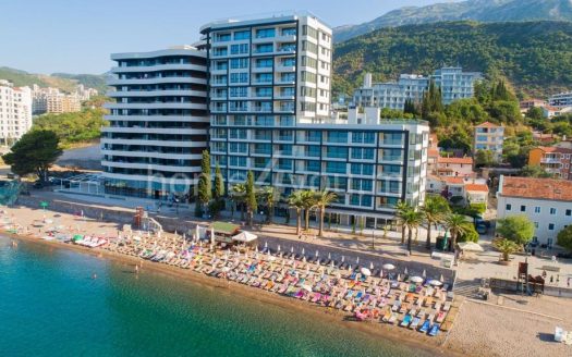 Luxury two-bedroom apartment on the first sea line, Sunraf complex, Rafailovići