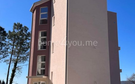 Two-bedroom furnished apartment with a garage in a new building, Mažine, Tivat