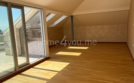 Penthouse with panoramic sea view – Center, Budva