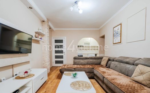 Two-bedroom apartment with parking near the New school, Babilonia, Budva