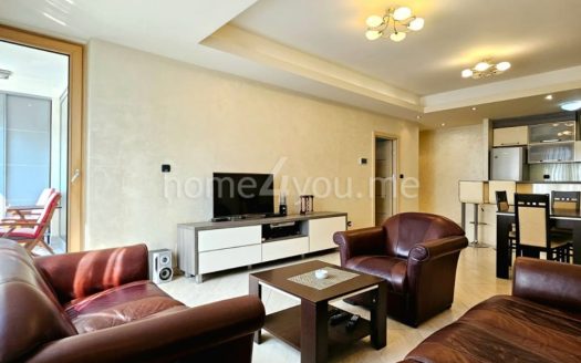 Three-bedroom apartment with garage space in a high-quality building – Budva, Rozino