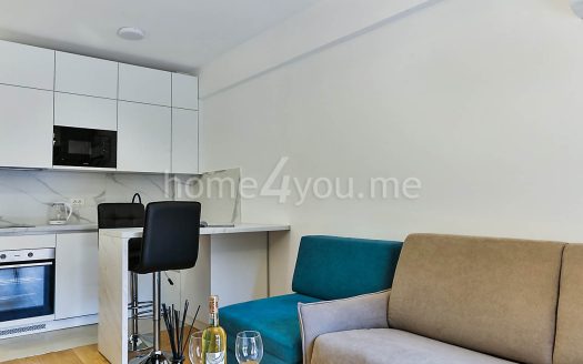 Studio apartment in a condo hotel in the very center of Budva
