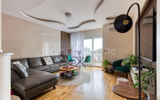 Furnished three-bedroom apartment with sea view, Bečići, Budva