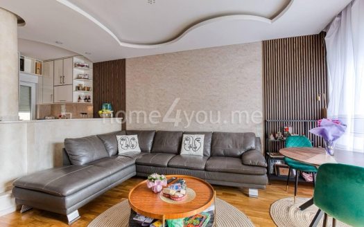 Furnished three-bedroom apartment with sea view, Bečići, Budva