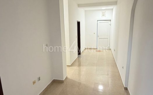 One-bedroom apartment with terrace and parking space – Topliški Put, Budva