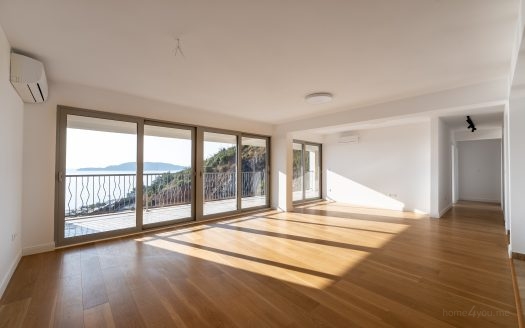 Three-bedroom penthouse with panoramic sea view and garage space, Pržno, Budva